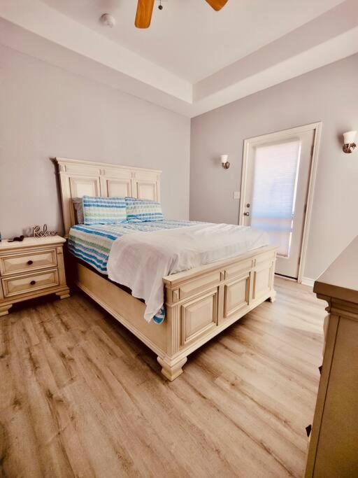 Sunny Delight - Sleeps 10 - Generous Space! Bolivar Peninsula Экстерьер фото